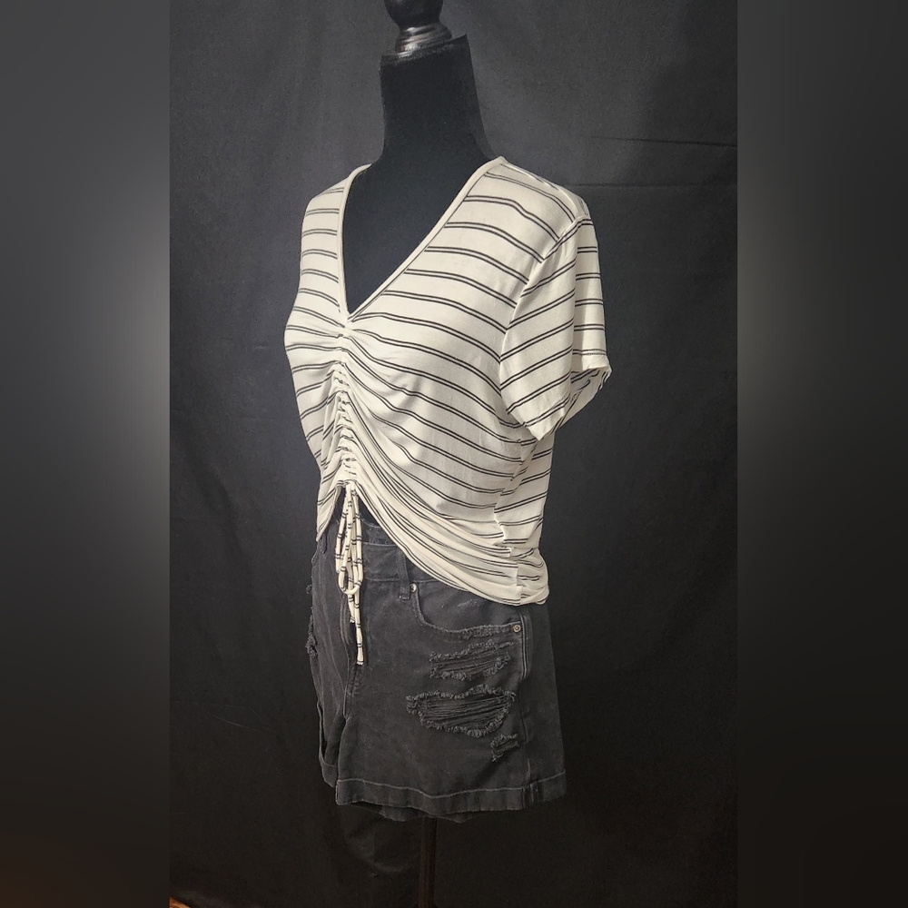 Love Charm Ruched Drawstring Tee Size L - Picture 10 of 14